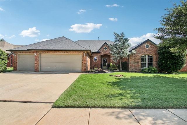 view of front facade featuring a front yard and a garage