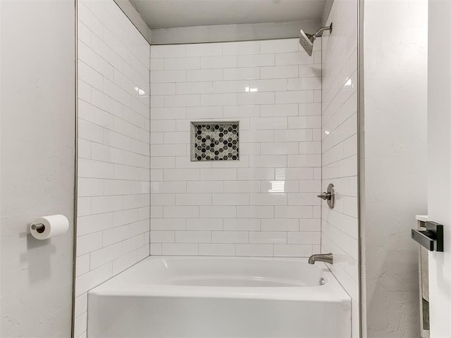 bathroom featuring tiled shower / bath combo