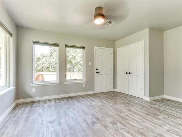 unfurnished room featuring ceiling fan and light hardwood / wood-style flooring