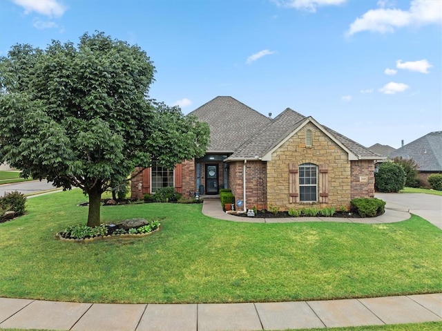 view of front of home with a front lawn