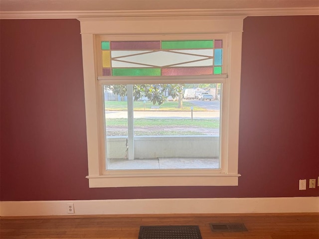 room details with wood-type flooring and crown molding