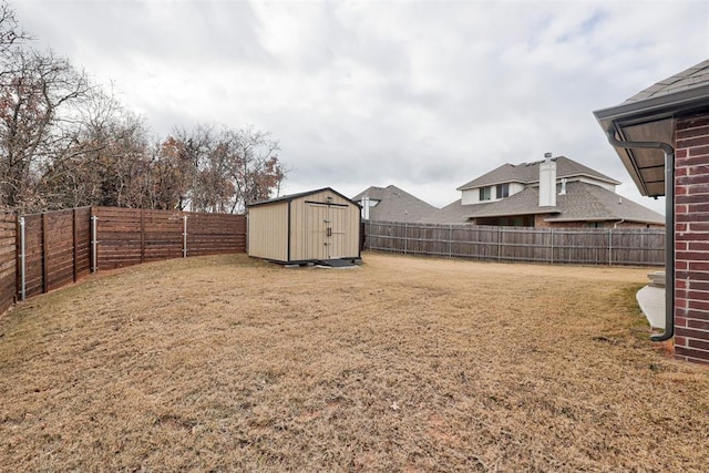 view of yard with a storage shed