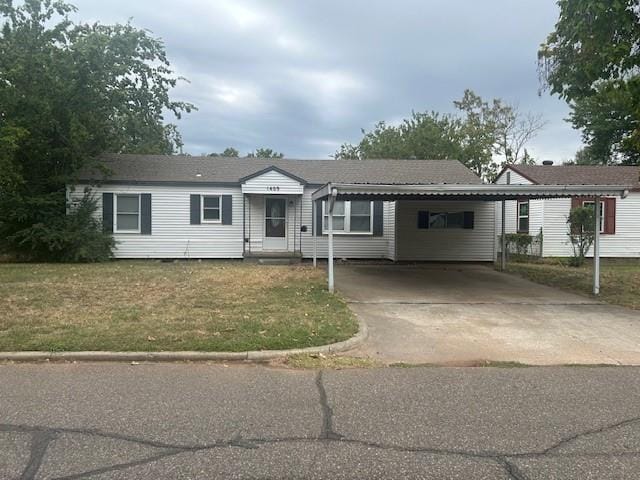 view of front of home with a front lawn and a carport