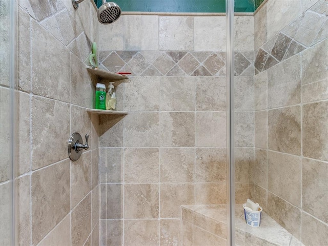 bathroom featuring tiled shower