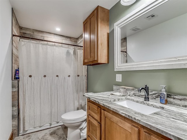 bathroom featuring a shower with curtain, vanity, and toilet