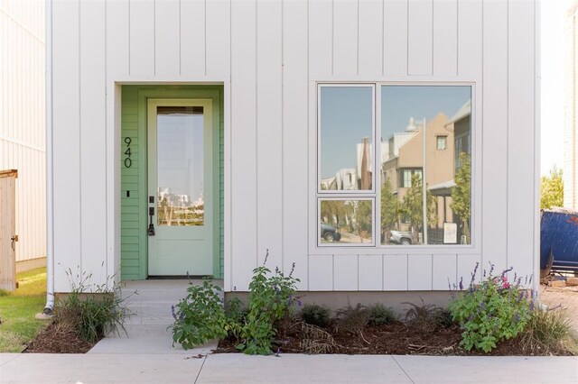 view of property entrance