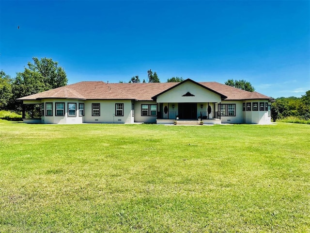 back of house featuring a lawn