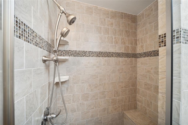 bathroom featuring a tile shower