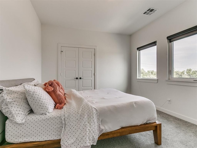 bedroom featuring carpet floors and a closet