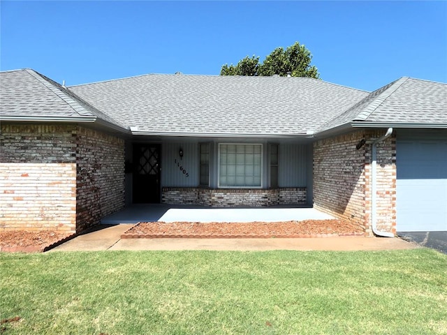 entrance to property with a yard