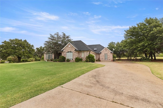 view of front of house with a front lawn