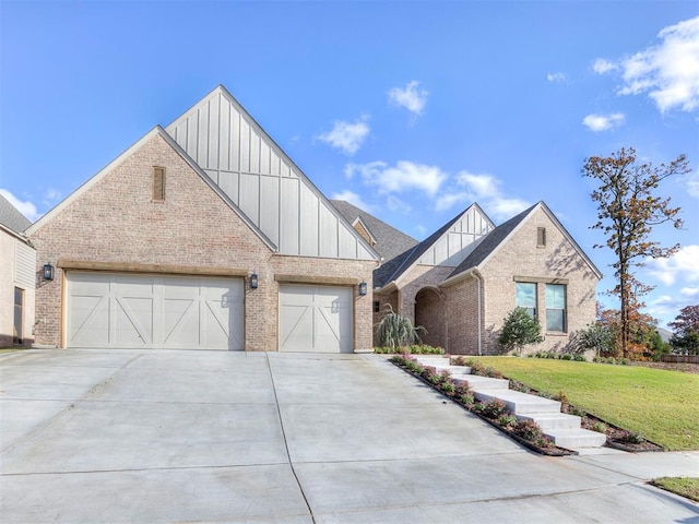 view of front of home featuring a front lawn and a garage