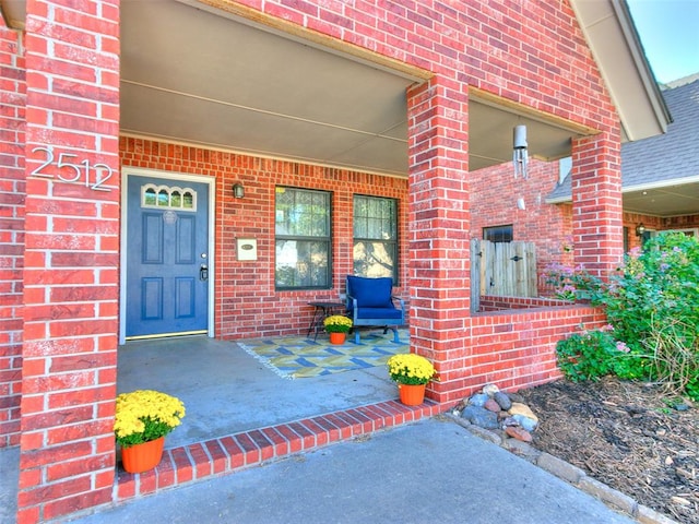 property entrance featuring a porch