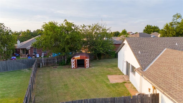 view of yard with a shed