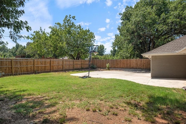 view of yard featuring a patio