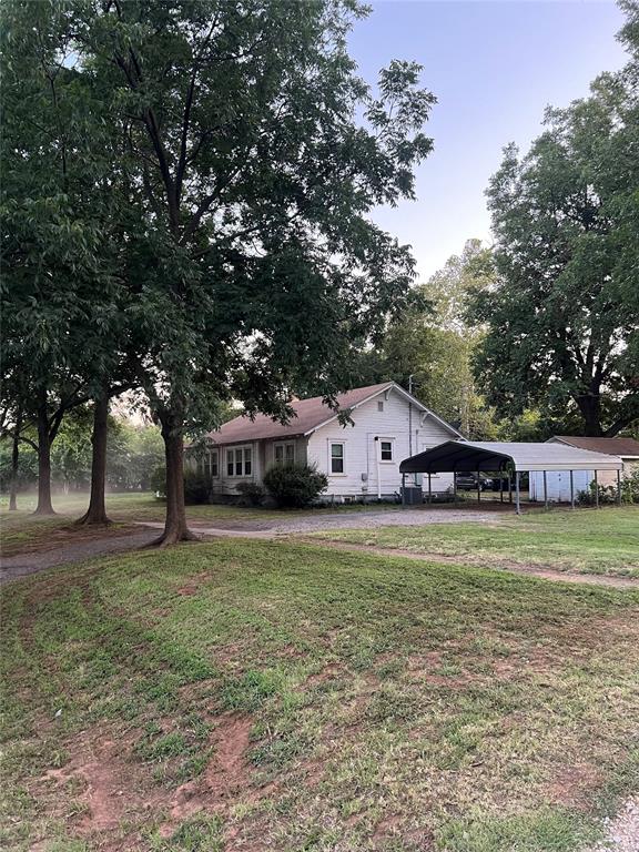 view of yard featuring a carport