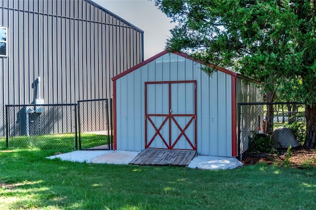 view of outdoor structure featuring a yard