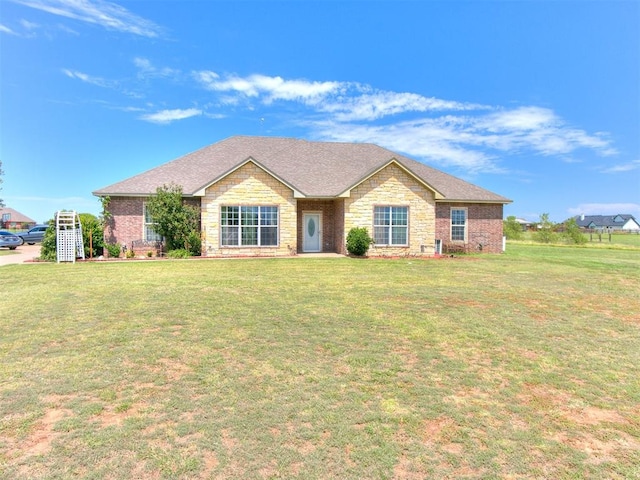 single story home featuring a front yard