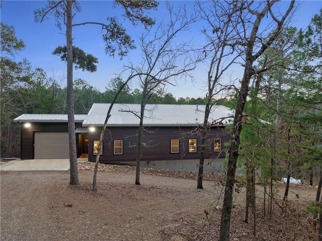 view of front facade featuring a garage