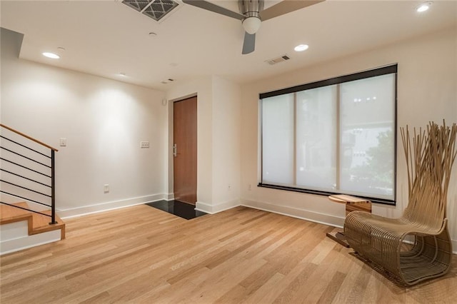 unfurnished room featuring light wood-type flooring and ceiling fan