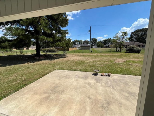 view of yard featuring a patio area