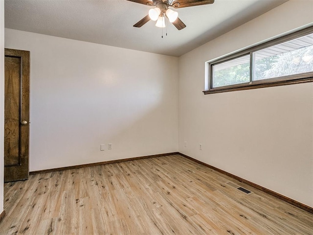 empty room featuring light hardwood / wood-style floors and ceiling fan