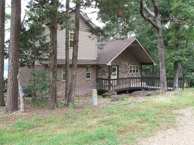 view of front of property featuring a wooden deck