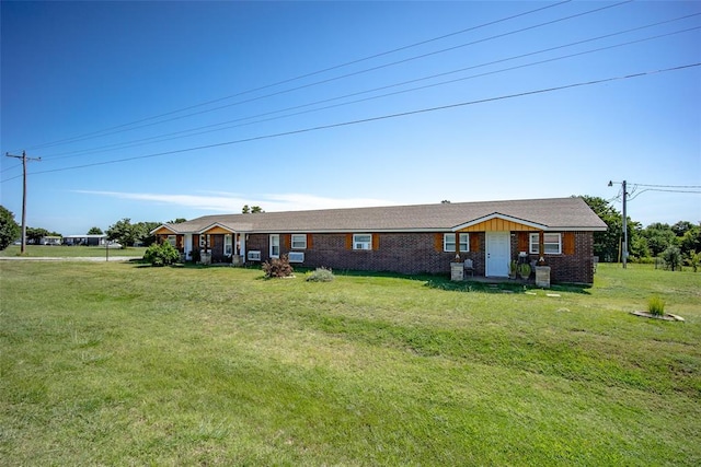 single story home featuring a front lawn