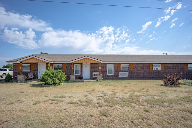 ranch-style home featuring a front lawn