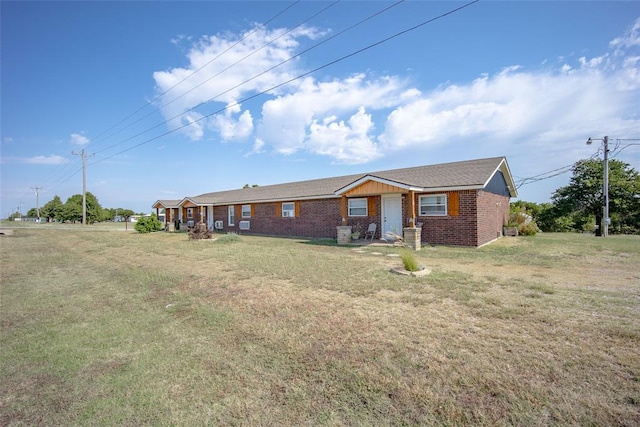 ranch-style house with a front yard