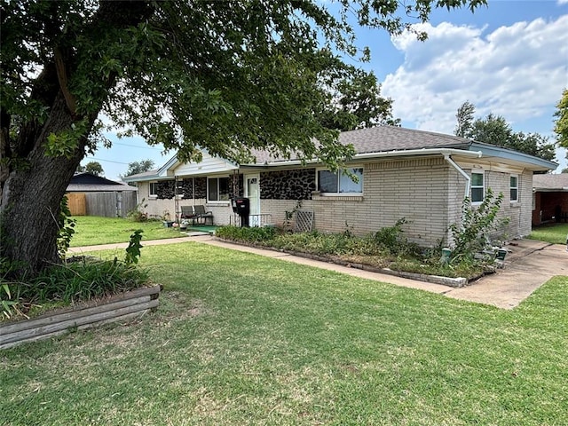 view of front of property with a front yard