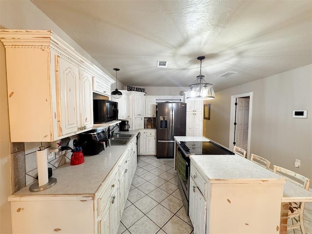 kitchen with sink, a center island, a kitchen breakfast bar, decorative light fixtures, and appliances with stainless steel finishes