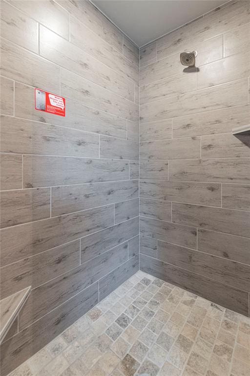 bathroom featuring tiled shower