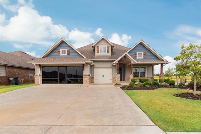 craftsman inspired home with a front lawn