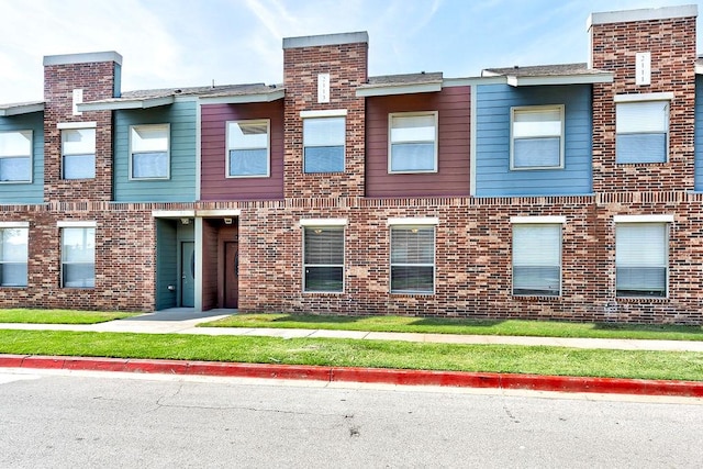 exterior space featuring a front yard