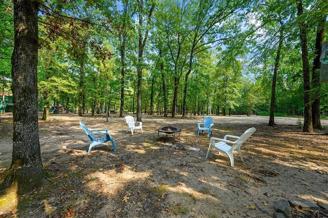 view of yard featuring an outdoor fire pit