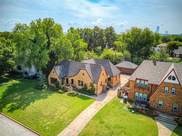 view of front of house featuring a front yard