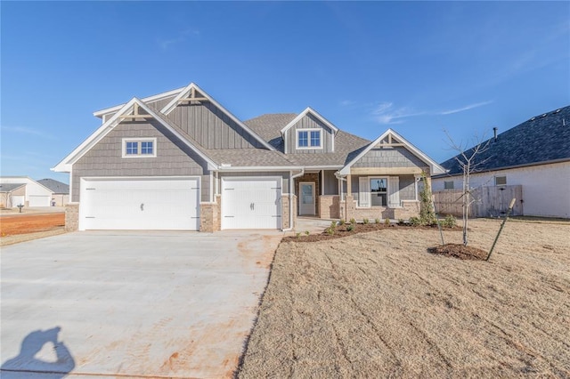 craftsman-style home featuring a porch and a front yard