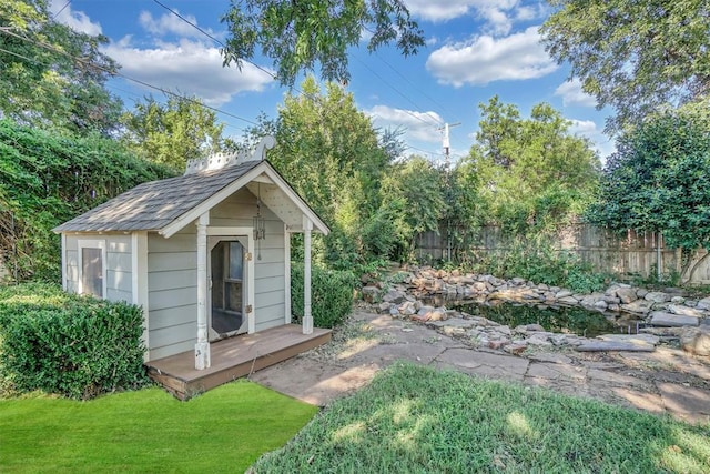 view of outdoor structure featuring a yard