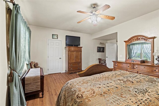 bedroom featuring light hardwood / wood-style flooring and ceiling fan