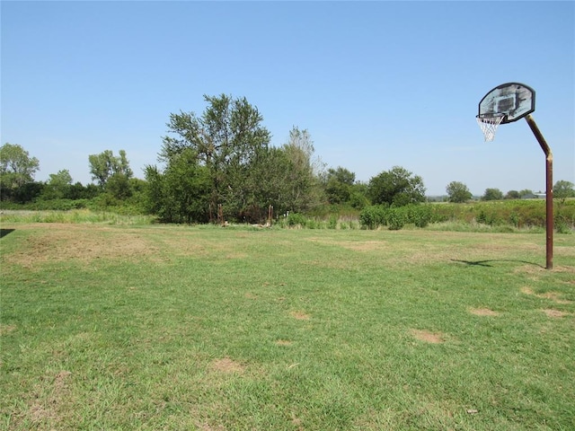 view of yard with a rural view