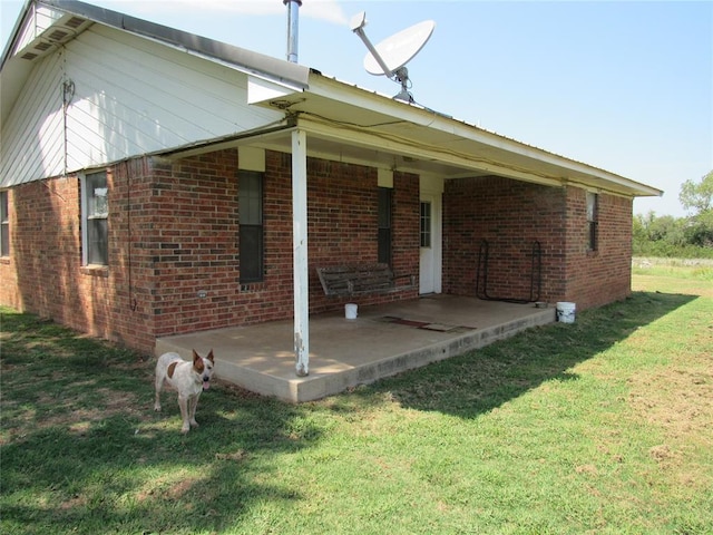 rear view of house featuring a lawn