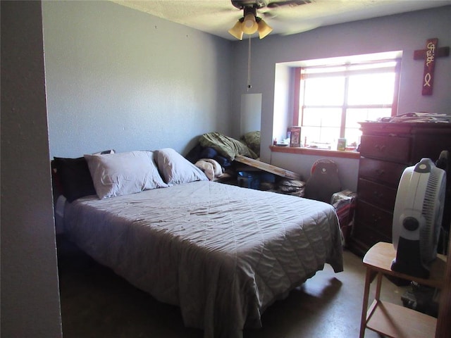 bedroom with ceiling fan