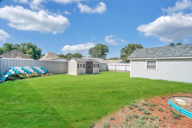 view of yard featuring a storage unit