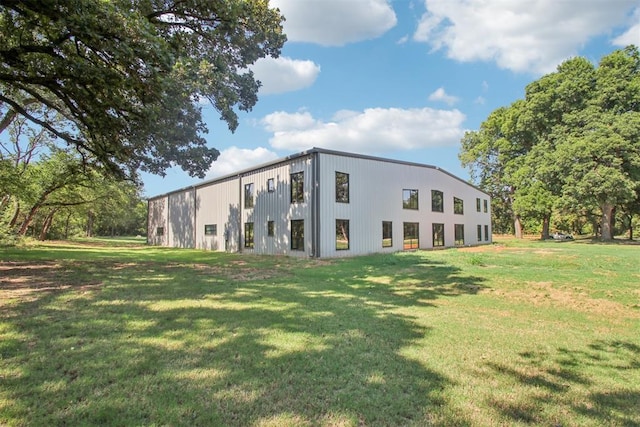 back of house featuring a lawn