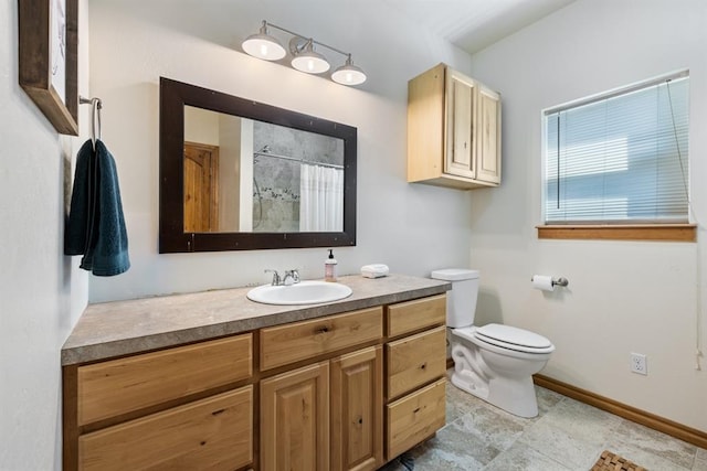 bathroom featuring a shower with curtain, vanity, and toilet