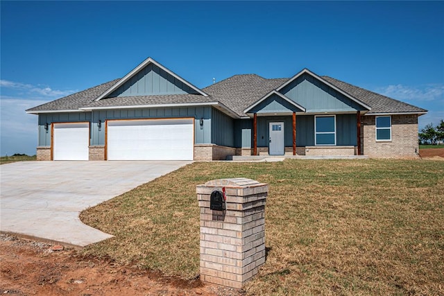 craftsman house featuring a front yard and a garage