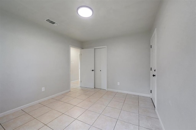 unfurnished room with light tile patterned floors