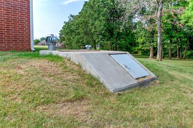 entry to storm shelter featuring a lawn