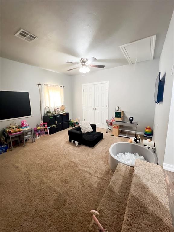 carpeted living room featuring ceiling fan